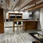 Dom Przy Lesie איסטבנה